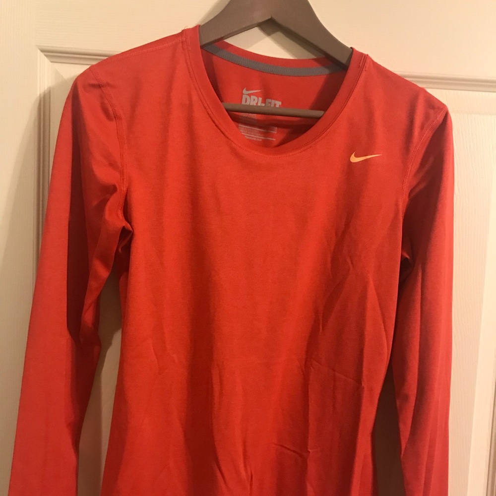 Women’s Nike Dryfit regular fit. Size SM